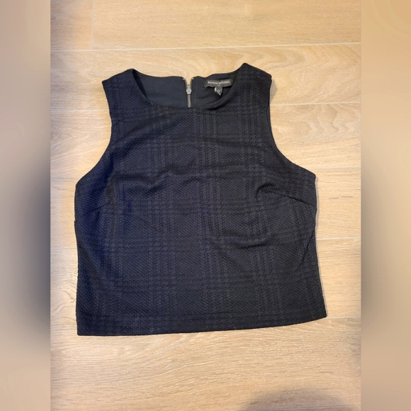 Sleeveless top - Picture 2 of 3